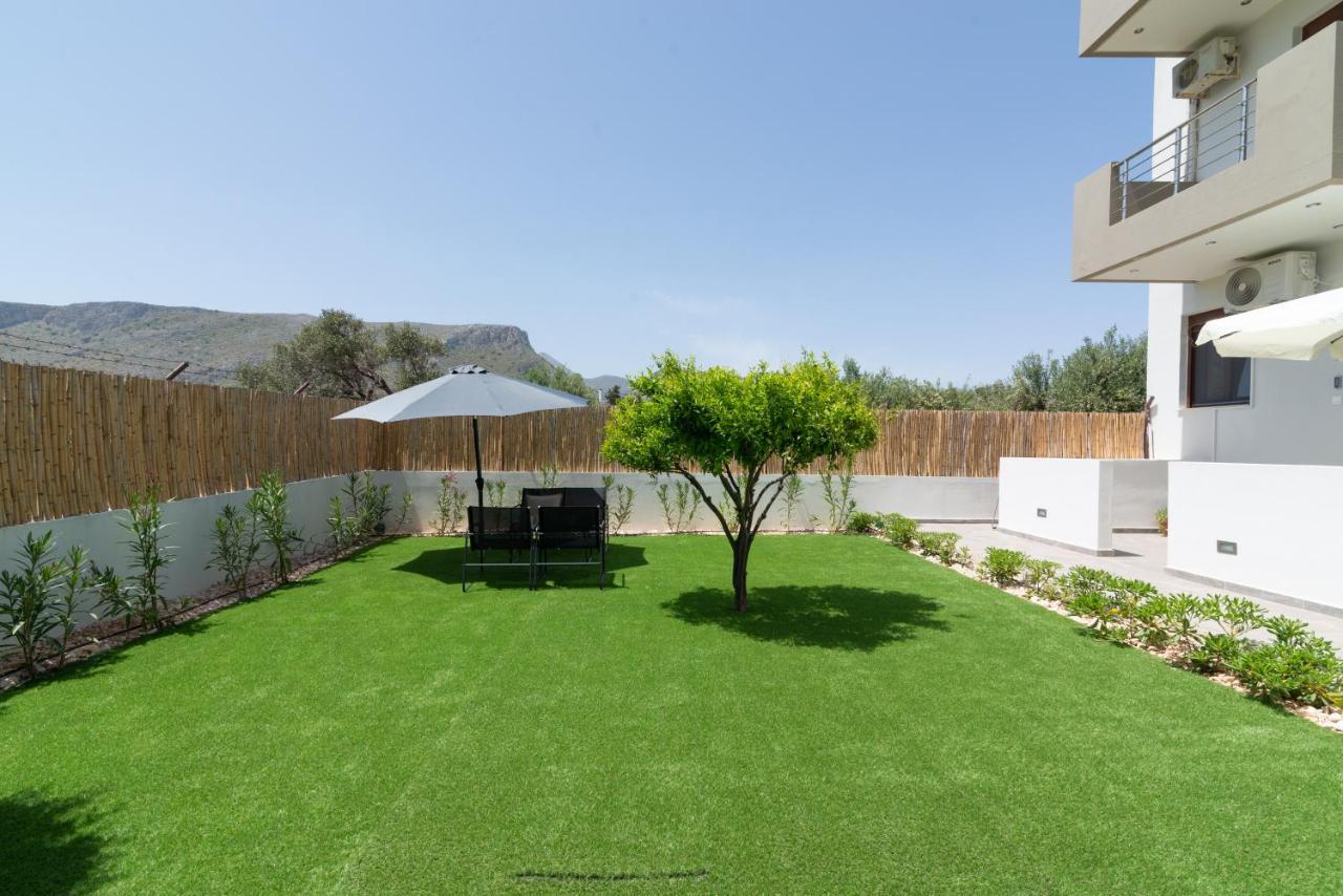 Modern House With Pool Near Beach Gazi Exterior photo