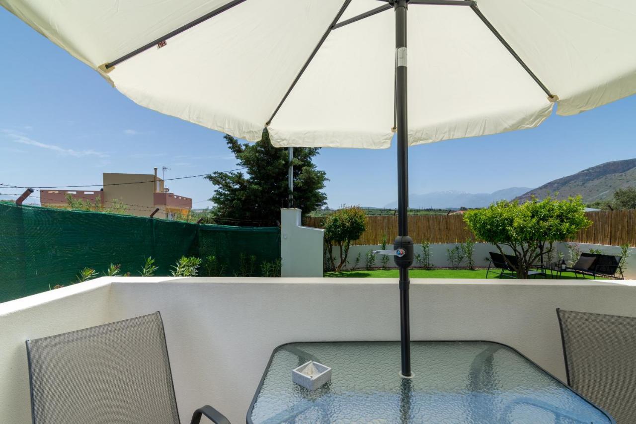 Modern House With Pool Near Beach Gazi Exterior photo