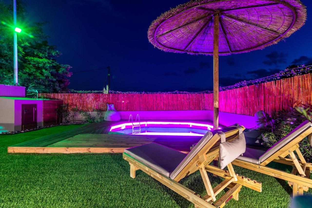 Modern House With Pool Near Beach Gazi Exterior photo