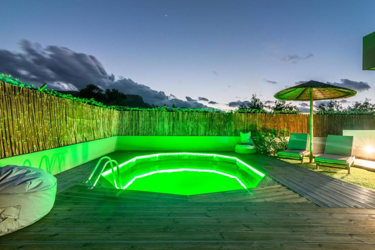 Modern House With Pool Near Beach Gazi Exterior photo