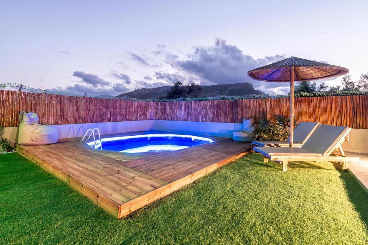 Modern House With Pool Near Beach Gazi Exterior photo