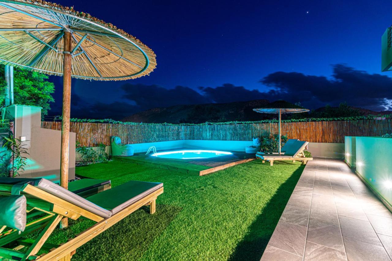 Modern House With Pool Near Beach Gazi Exterior photo